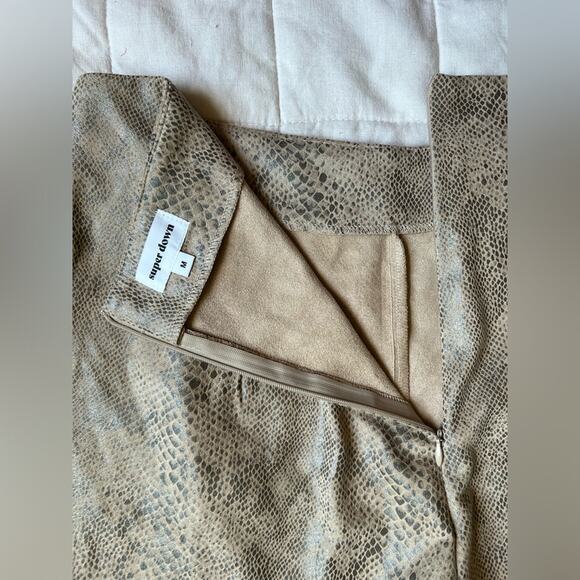 Revolve X Superdown Beige Faux Suede Snake Skin Print Wrap Skort - Medium - Picture 3 of 10